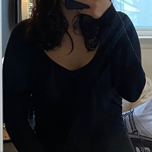 Black long sleeve Gina top from Brandy Melville🖤